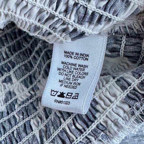 CeCe Abstract Floral Navy & White Short Puff Sleeve Smocked Peplum Top – Size L - Picture 5 of 9